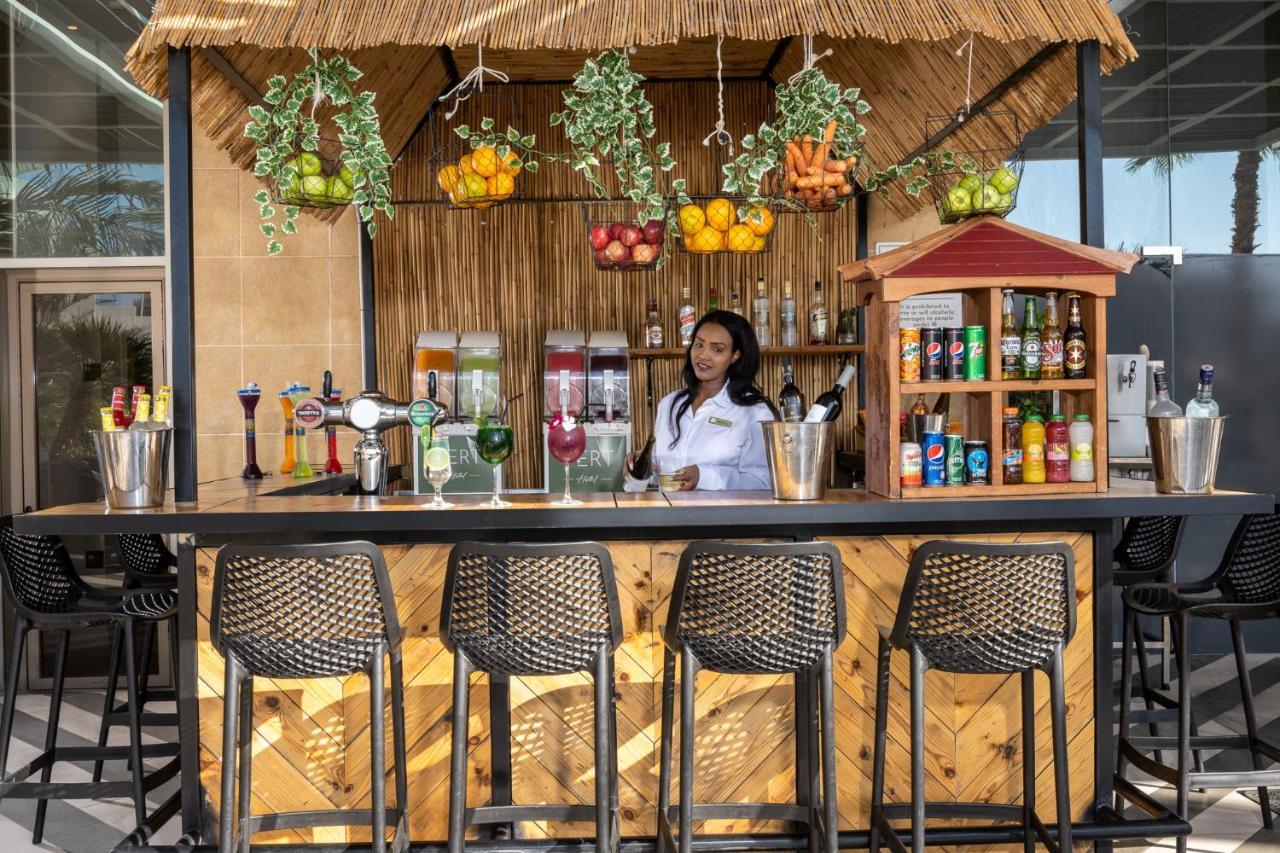 Vert Hotel Eilat By Afi Hotels Exterior foto A bar in the airport