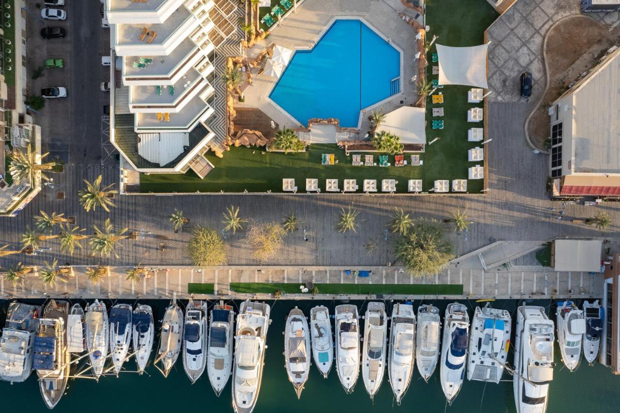 Vert Hotel Eilat By Afi Hotels Exterior foto Aerial view of the pool at the Marina